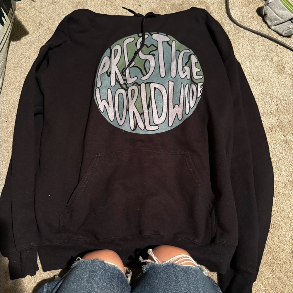 comfy black world sweatshirt
